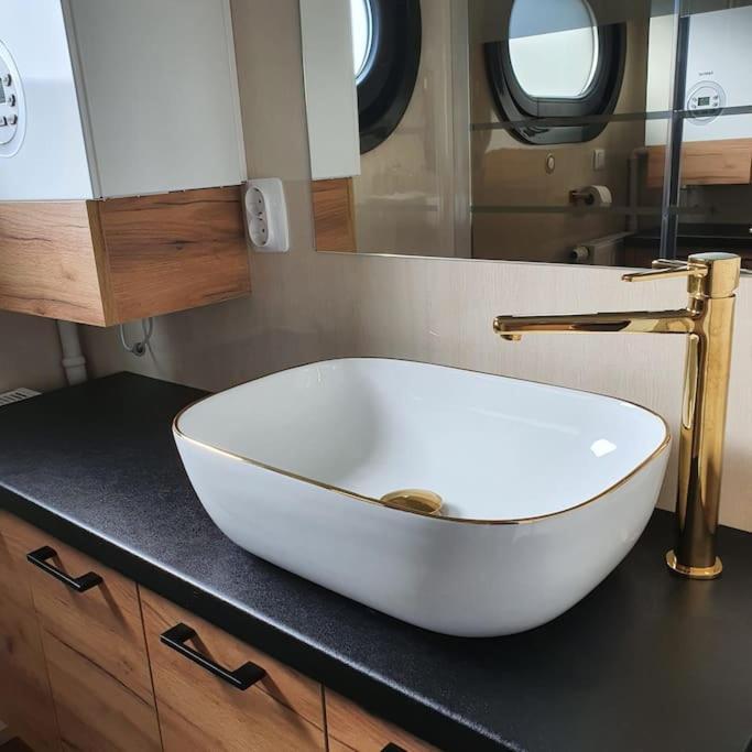 Modern, Brand New Houseboat Near Amsterdam Hotel Monnickendam Ngoại thất bức ảnh